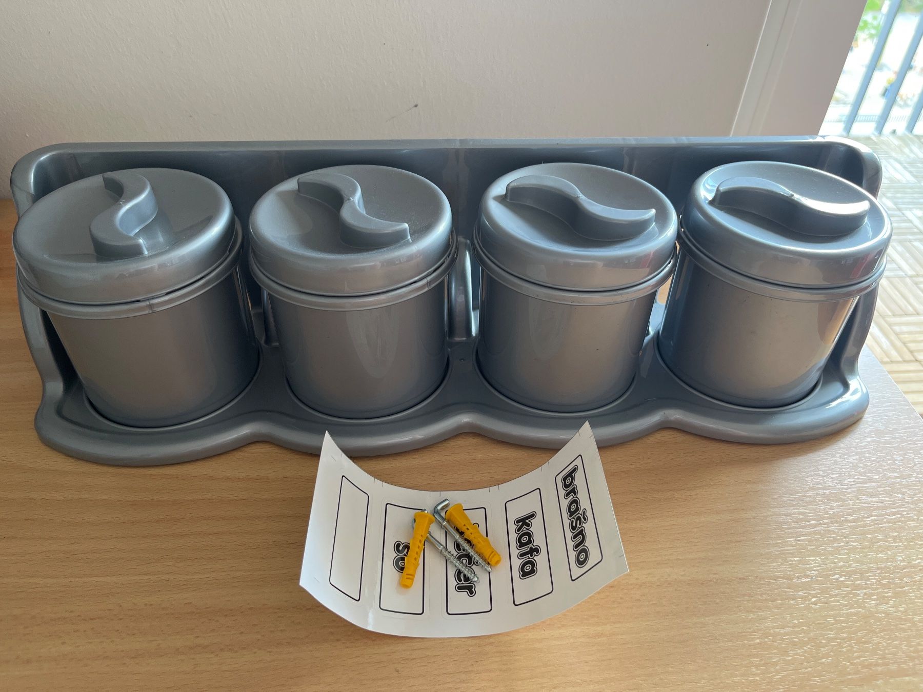Contenitori & Simili: 4 Vorratsdosen mit Wandregal, Plastik – Usato da Luzern venduto da Jiggy_8898