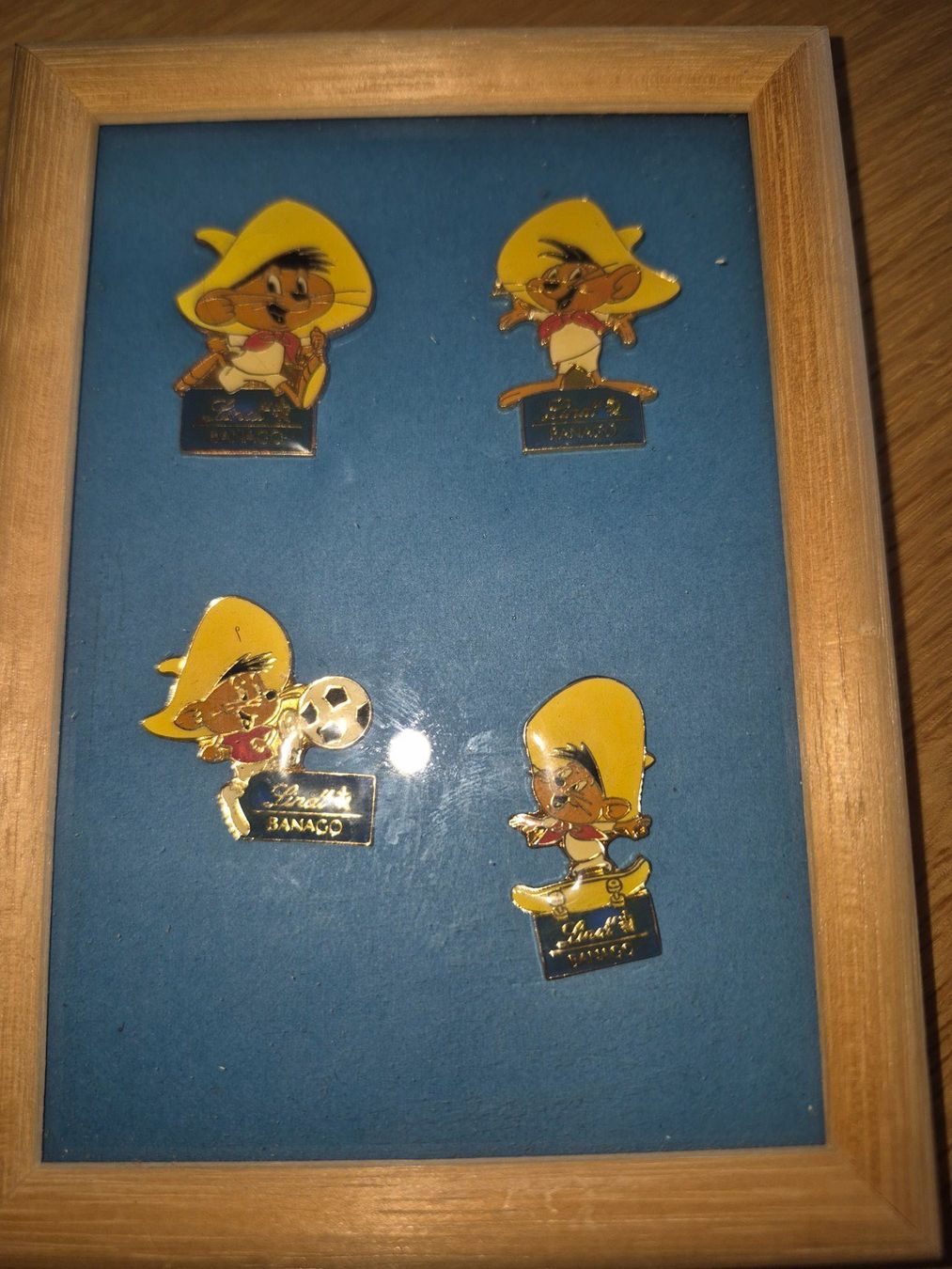 Lindt Placchette & Badge: Pin Lindt Banago 4 Stk. – Usato da Buttikon SZ venduto da sefa02