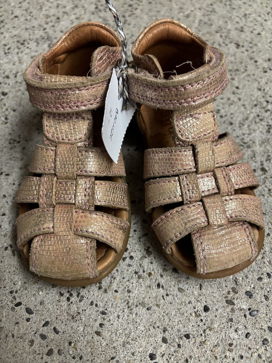 Bisgaard Scarpe per ragazze: Bisgaard Sandalen Roségold, Grösse 23 – Usato da Büren an der Aare venduto da Nikito2001 3