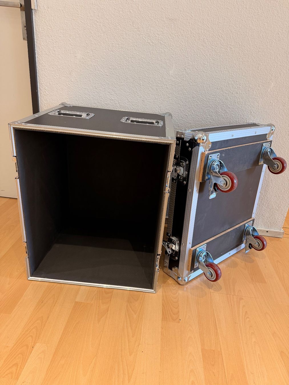 Casse di trasporto: Roadinger Flightcase (Box/Transportkiste) mit Rollen – Usato da Zug venduto da OrturMullerMac 1