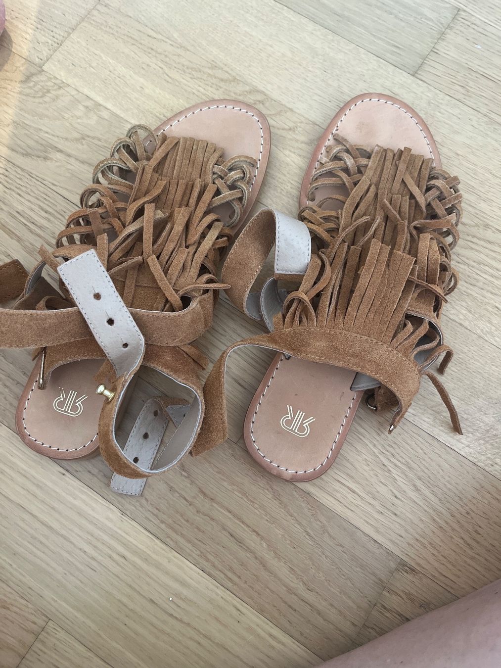 Scarpe da donna: Sandalen fransig – Usato da Wetzikon ZH venduto da Jeannette022