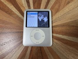 Neuer Akku! iPod nano 3 4GB Silber top Zustand 