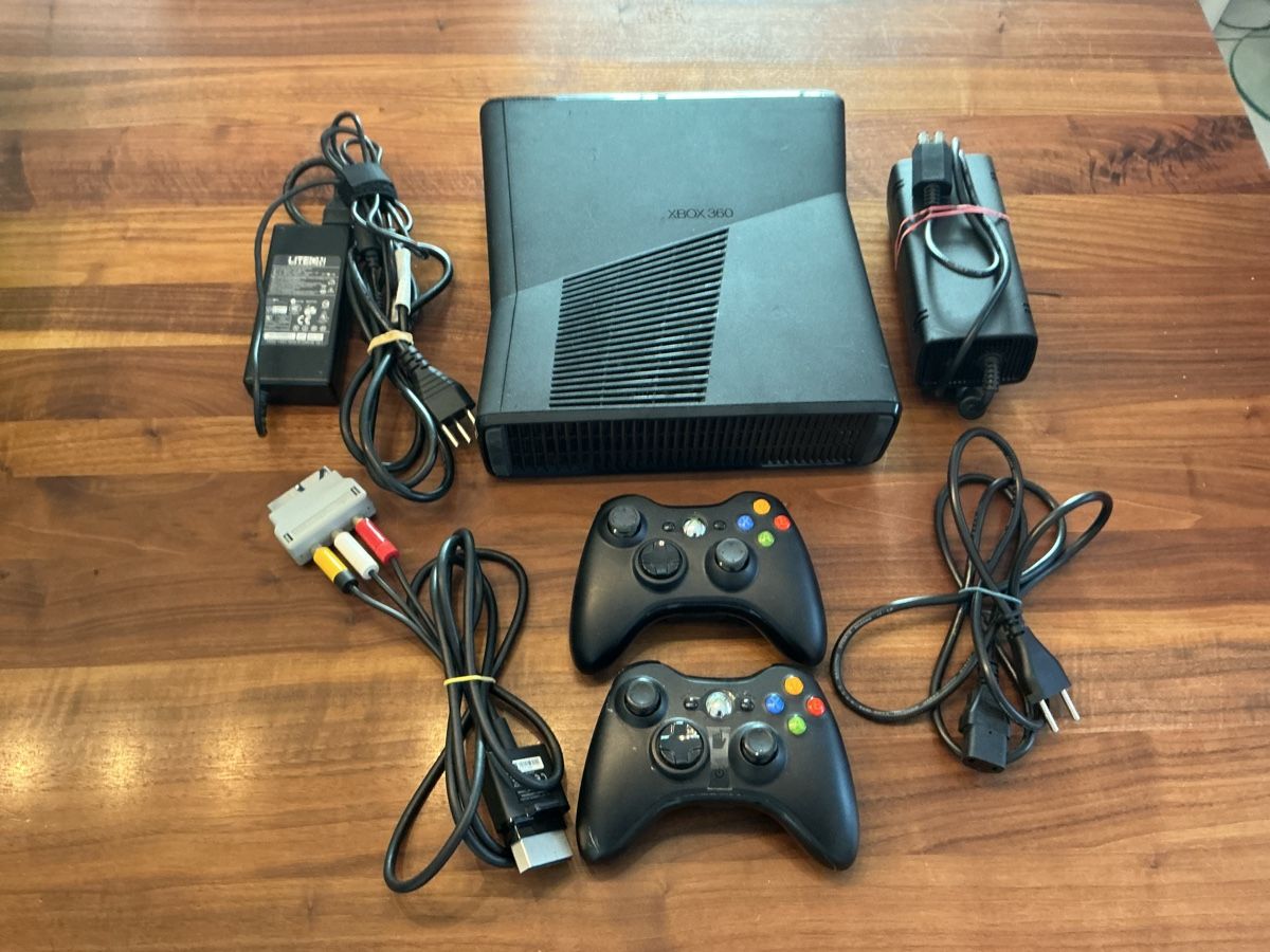 Giochi: Xbox 360 Konsole mit 2 Controller + Games, Top Zustand! – Usato da Neerach venduto da LaSchmetta7078 3
