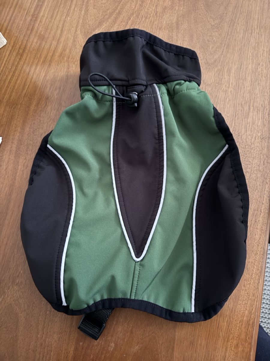 Vêtements: Hundejacke Grösse 30 – D'occasion à Zuchwil par dianafrf