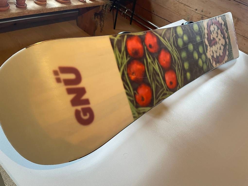 Boards: Snowboard Gnu Müllair 161 & Bataleon Astro Fullwrap Bindung – Gebraucht aus Saas im Prättigau von Rleuthold 2