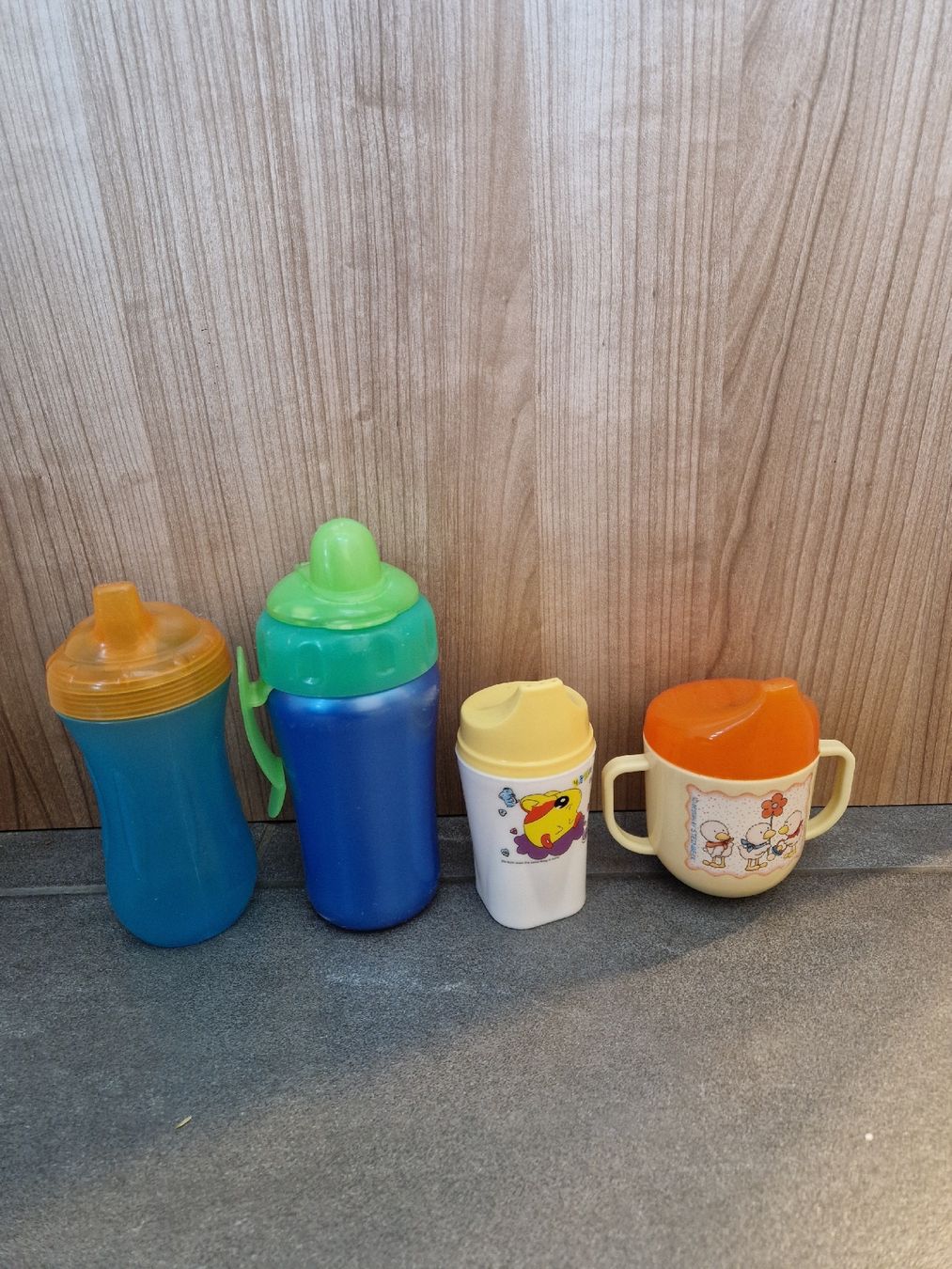 Pasti del neonato: 4er Set Trinkbecher und Flaschen – Usato da Ohmstal venduto da wil_xp75