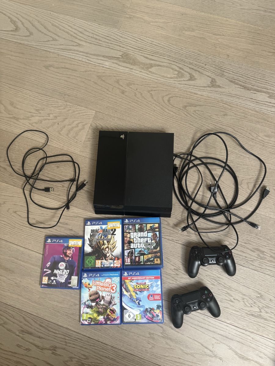 Sony Console: PlayStation 4 mit Spielen und 2 Controllern – Usato da Hedingen venduto da genomics