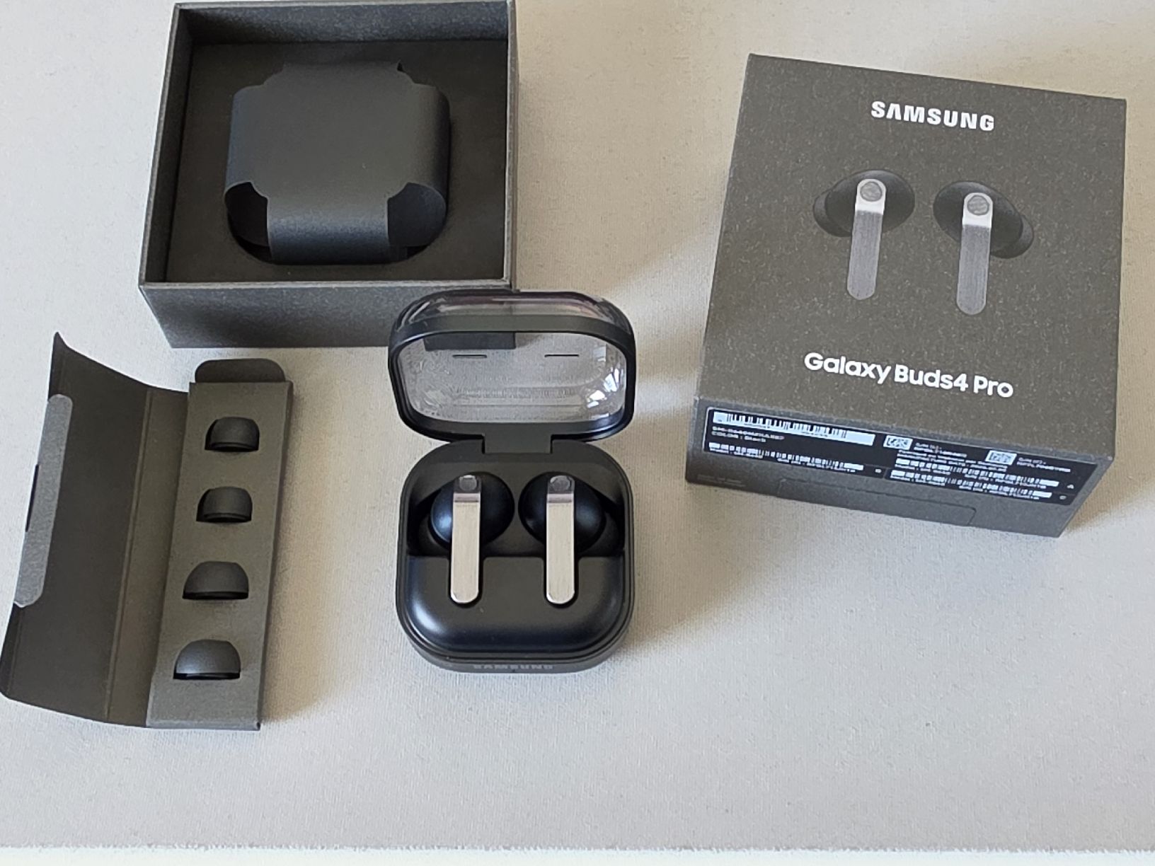 Samsung Casques audio: Samsung Galaxy Buds4 Pro – Neuf (Voir description) à Payerne par sylsylo