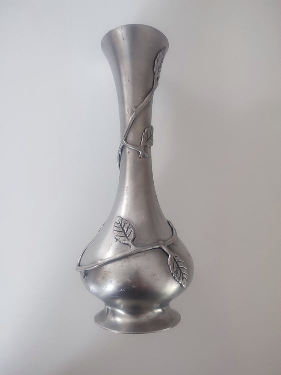 vase en etain / Zinnvase (D'occasion) à Courrendlin pour CHF 50 avec — free download