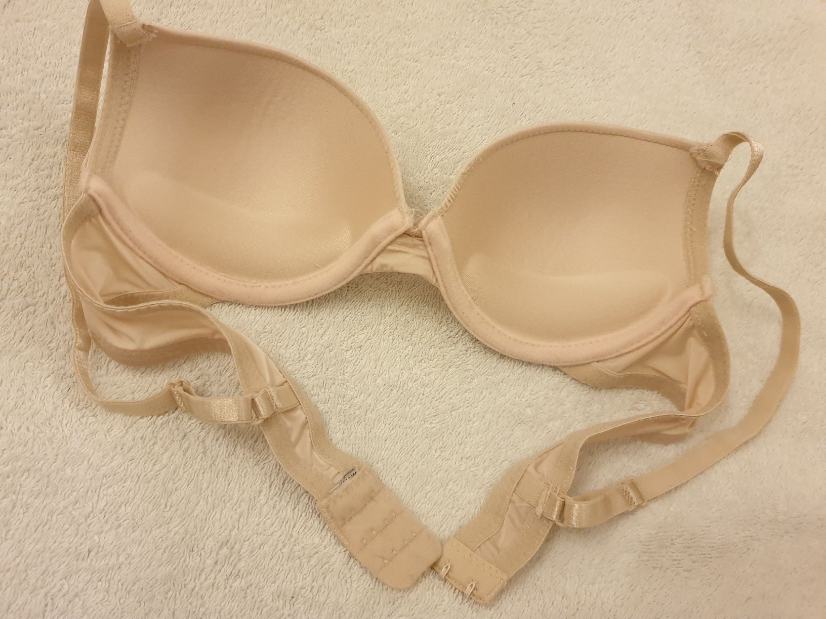 Sonstige Unterwäsche: Soutien-gorge 70A. beige, excellent état – Gebraucht aus Neuchâtel von Verenas12 1