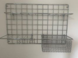 Wandregal aus Metall, inkl. Tablar