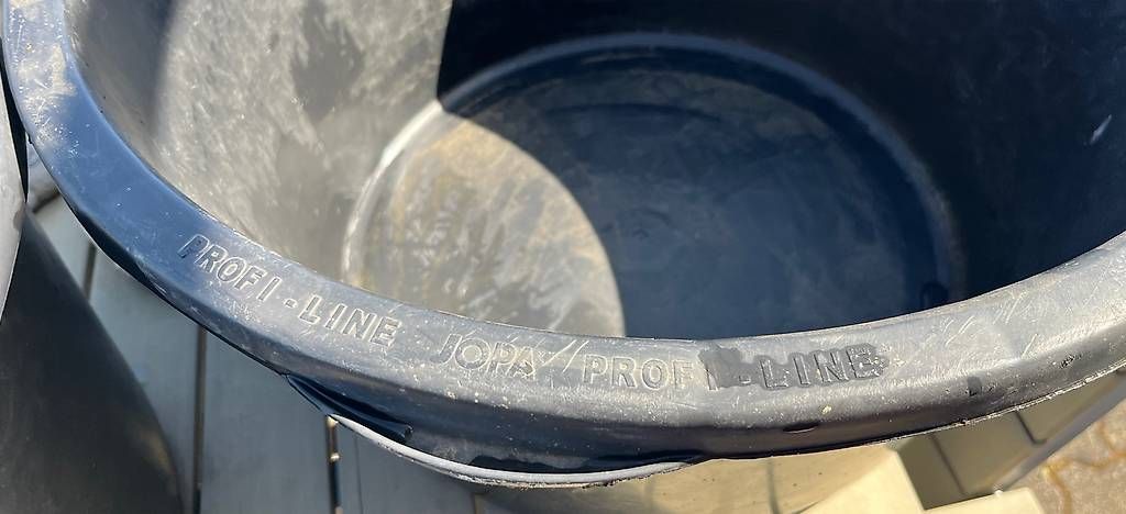 Tutti gli attrezzi: 4 Pflastermulden von JOPA 65 Liter – Usato da Urdorf venduto da Resumasa 1