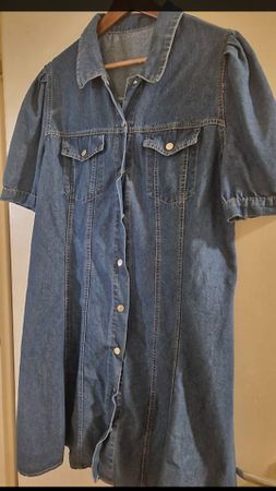 Sommerliches Jeanskleid mit Puffärmeln, Grösse Xxl