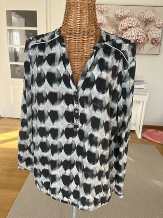 Leichte Bluse, Cartoon, Gr. 38,