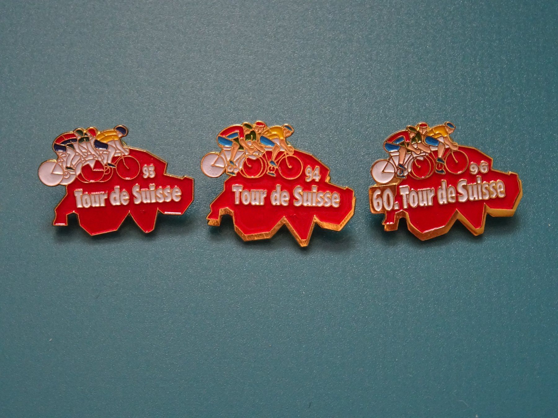 Plaketten & Abzeichen: 3 Tour de Suisse Pins – Gebraucht aus Hinwil von Fusca