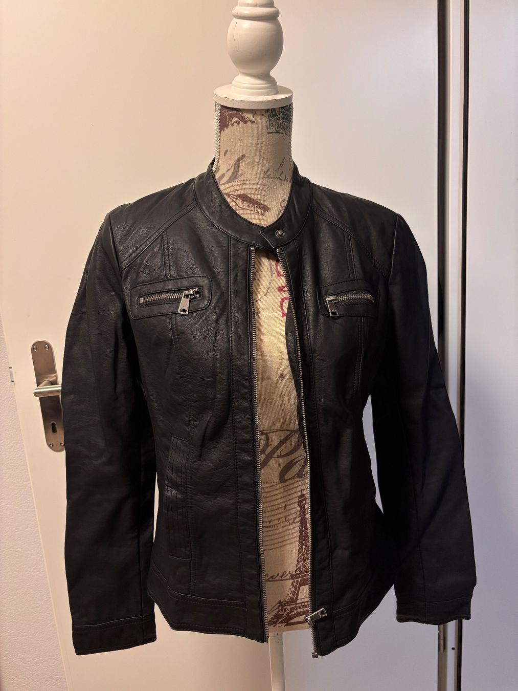 Only Jacken: Schwarze Kunstlederjacke von Only, Grösse 40 ***Neu*** – Neu (gemäss Beschreibung) aus Gossau SG von Swisslady25