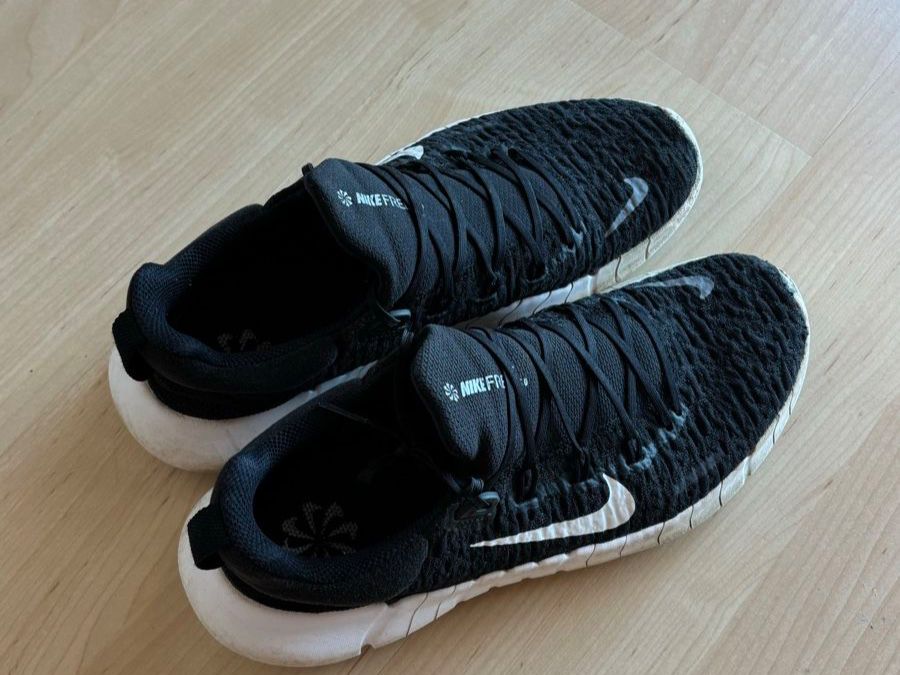 Nike Herrenschuhe: Chaussure Nike 42 – Gebraucht aus Denens von RomainSecondeMain