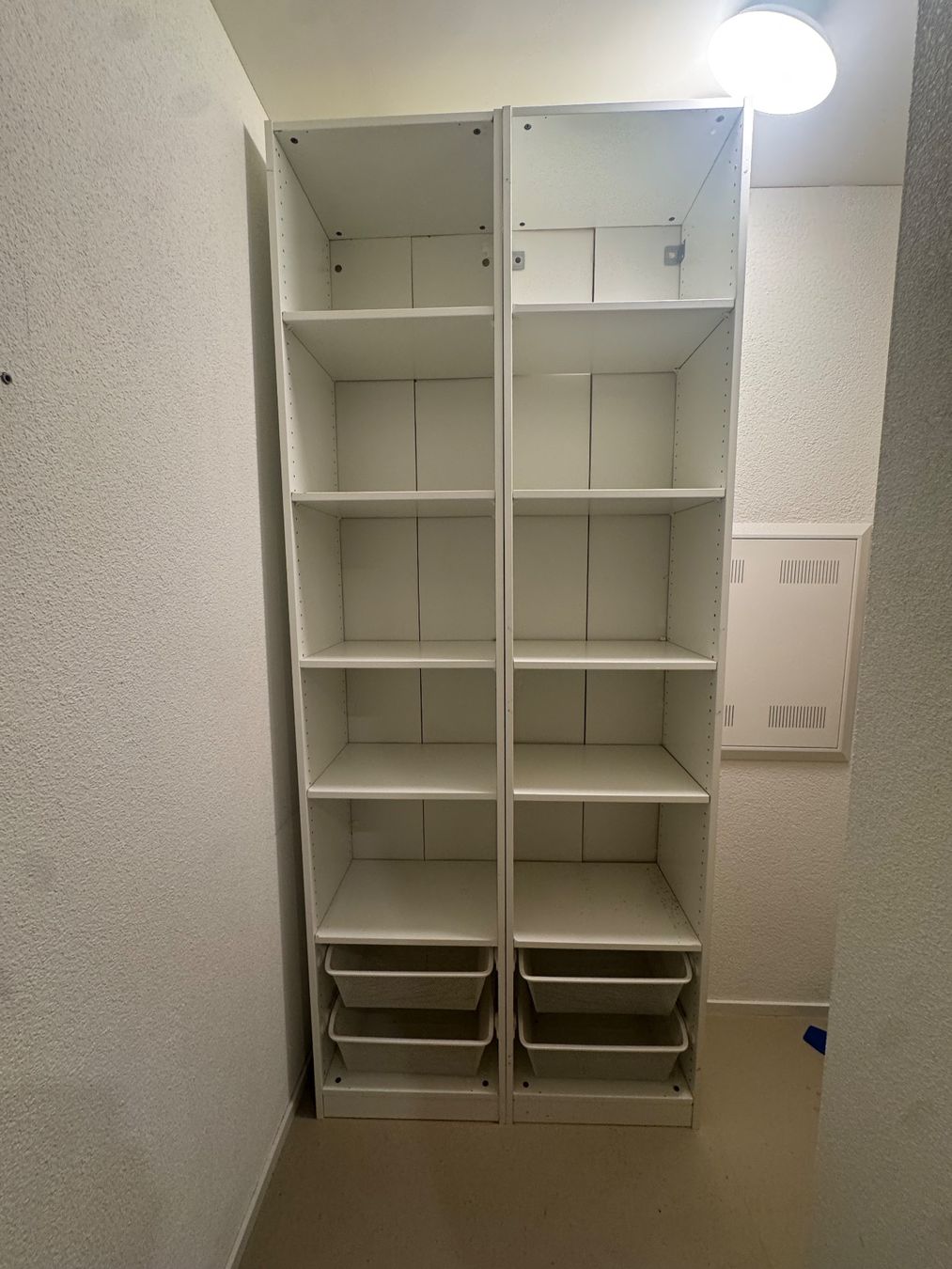 Armoires: 2 Stück Ikea PAX Korpusen mit integrierten KOMPLEMENT – D'occasion à Zürich par pamleano