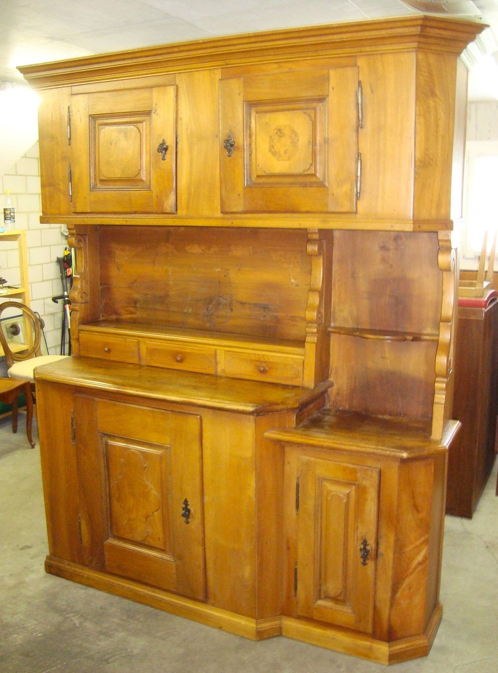 Credenze: antikes Barock Buffet, Nussbaumholz – Usato da Oberdorf NW venduto da Lufao 1