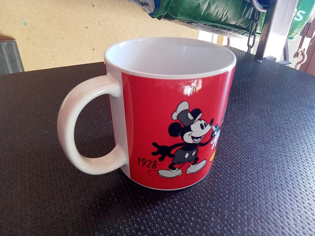 Tazze: Tasse Disneyland Paris, Jg. 2000 – Usato da Schiers venduto da Pet70