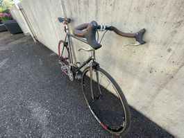 Vintage Rennrad mit neuen Teilen
