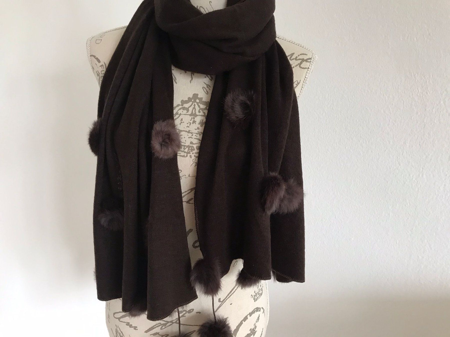 Foulard & Sciarpe: Écharpe brune, avec pompons en lapin – Nuovo (secondo la descrizione) da Bussigny venduto da coltroc 3