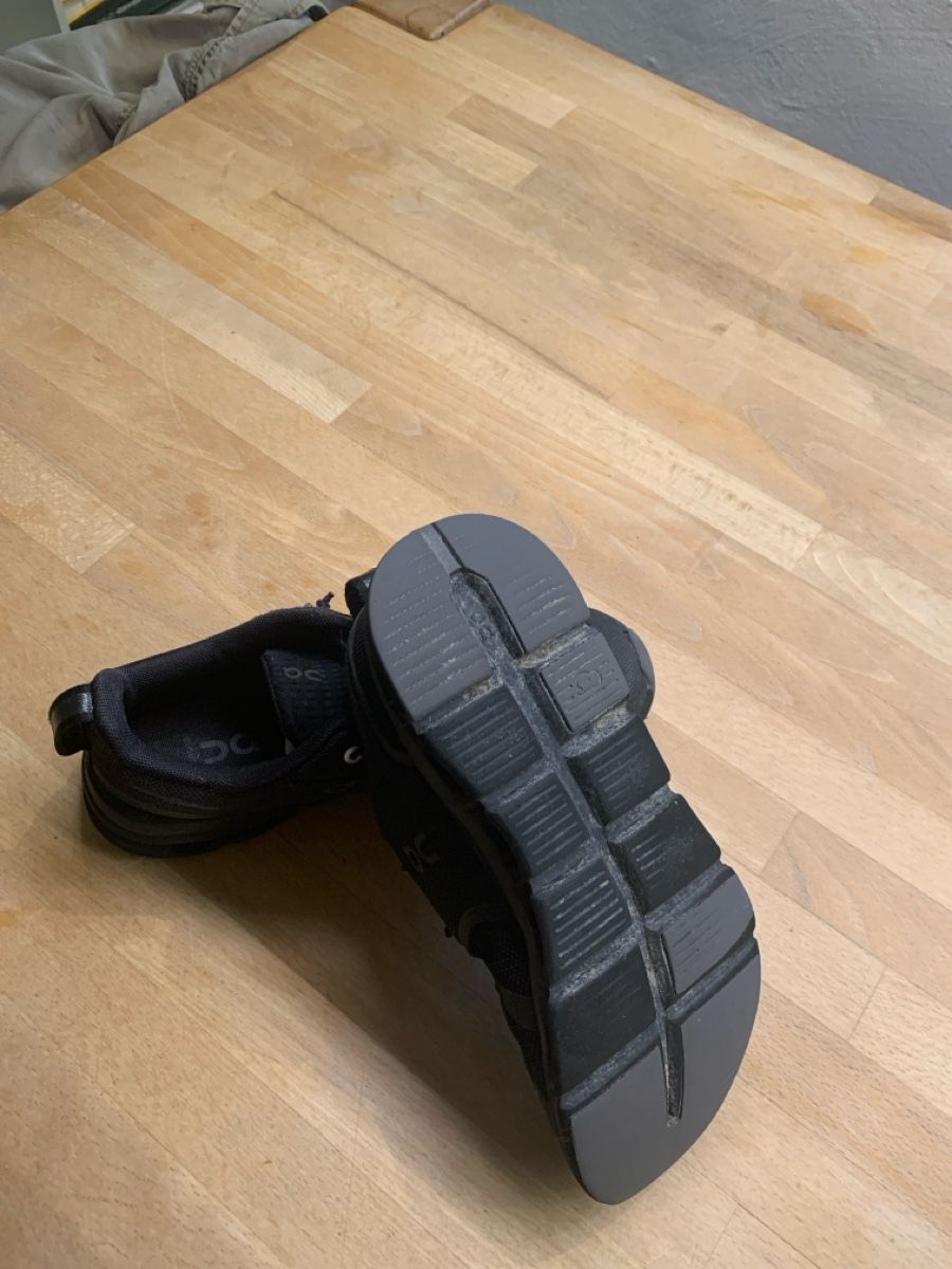Scarpe da uomo: On Running Schuhe (On Cloud) in Schwarz. – Usato da wald zh venduto da trebeli 2
