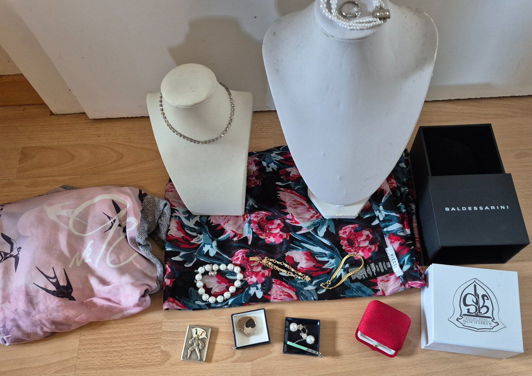 Altri gioielli: Schmuck Büste und Accessories – Usato da Adliswil venduto da cha_fq9f 1