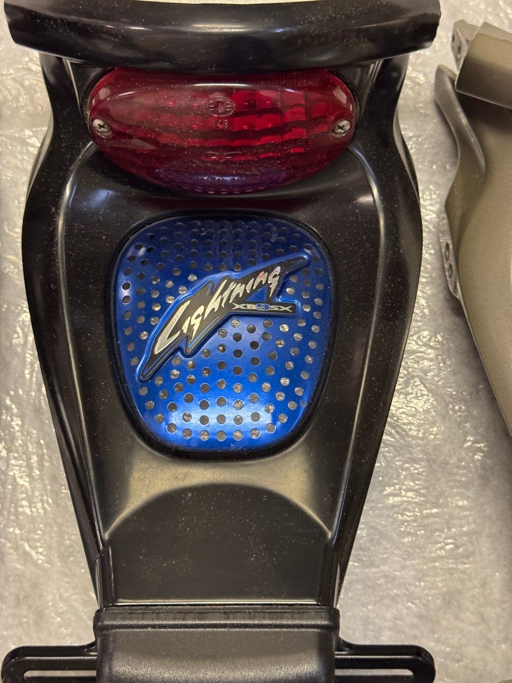 Tutti i ricambio per moto: Buell XB 12 / 9 Lighting original Heckteile – Usato da Escholzmatt venduto da Wikinger11 1
