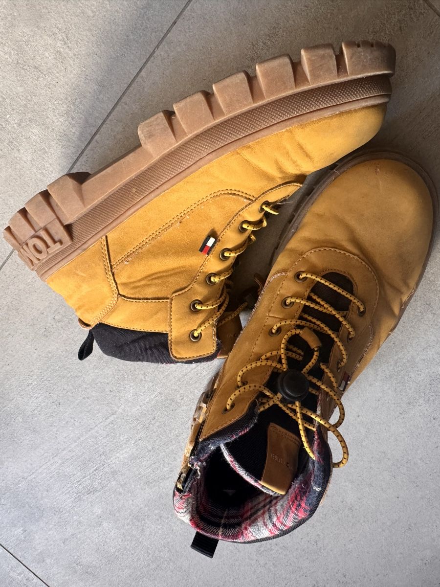 Tommy Hilfiger Scarpe da uomo: Bottes de randonnée Tommy Hilfiger - Taille 37 – Usato da La Chaux-de-Fonds venduto da Sabinchenn 2
