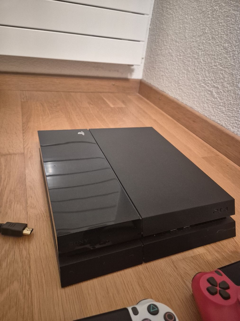 Sony Console: Playstation 4 mit 2 Controller und 3 Spiele  – Usato da Rothrist venduto da ner_27ct 2
