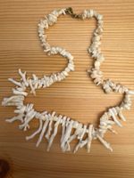 Kette mit mutmasslich weissen Korallen (siehe Beschreibung)