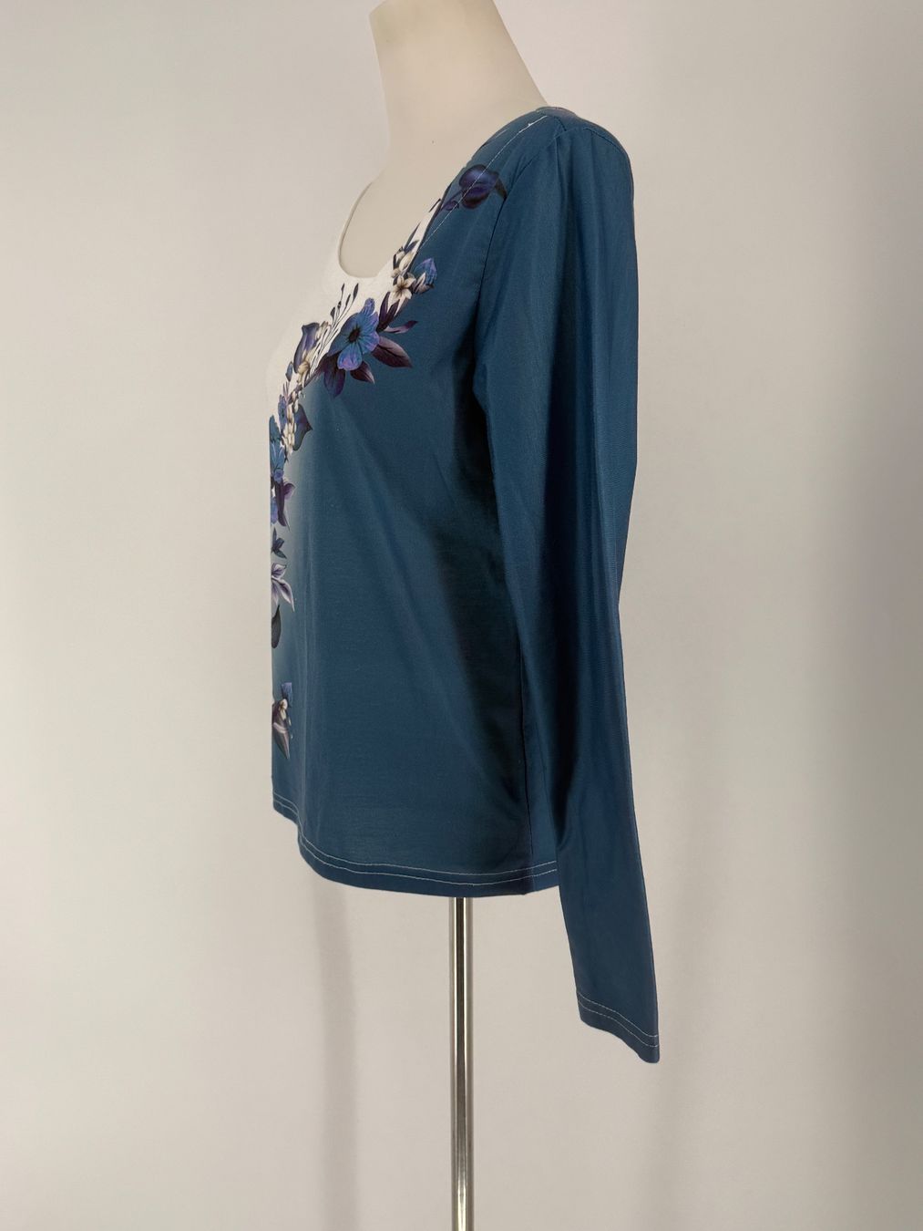 T-shirt: Shirt mit Blumenmuster Gr. M – Usato da Auenstein venduto da moin. 2