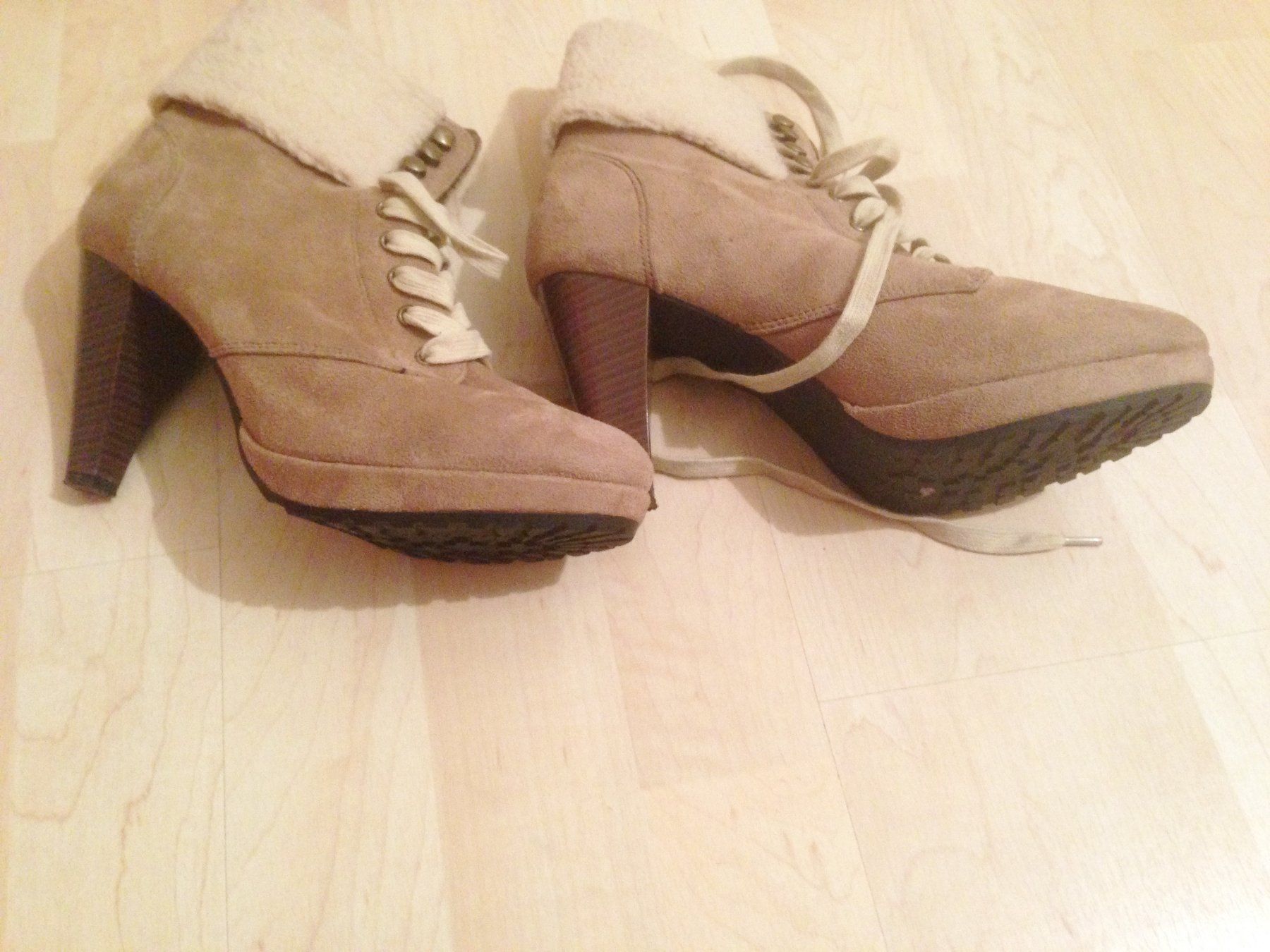 Scarpe da donna: Damenstiefletten Grösse 37 – Usato da Glattbrugg venduto da Ariel012