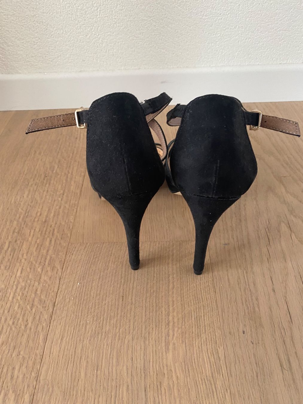 H&M Scarpe da donna: Heels mit Riemen (Gr. 39) – Usato da Schlieren venduto da vivid_wrld 2