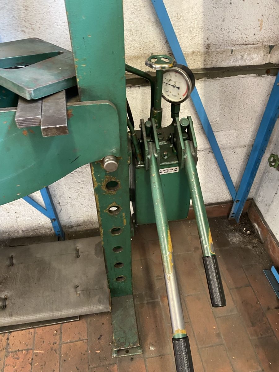 Toutes les machines: Hydraulische Presse  – D'occasion à Hägglingen par Karin0802 1