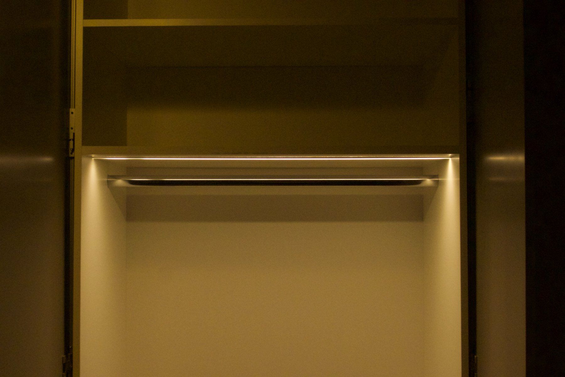 Armadi: Big Modern Closet – Difettoso da Zürich venduto da ski_jw95 4