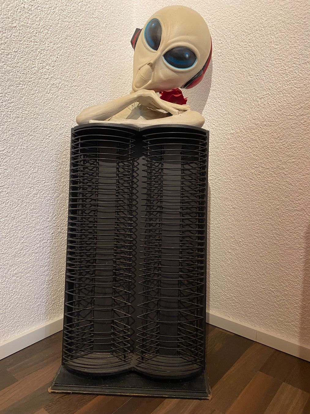 Racks & Ständer: Alien CD Ständer – Gebraucht aus goldach von Clericis