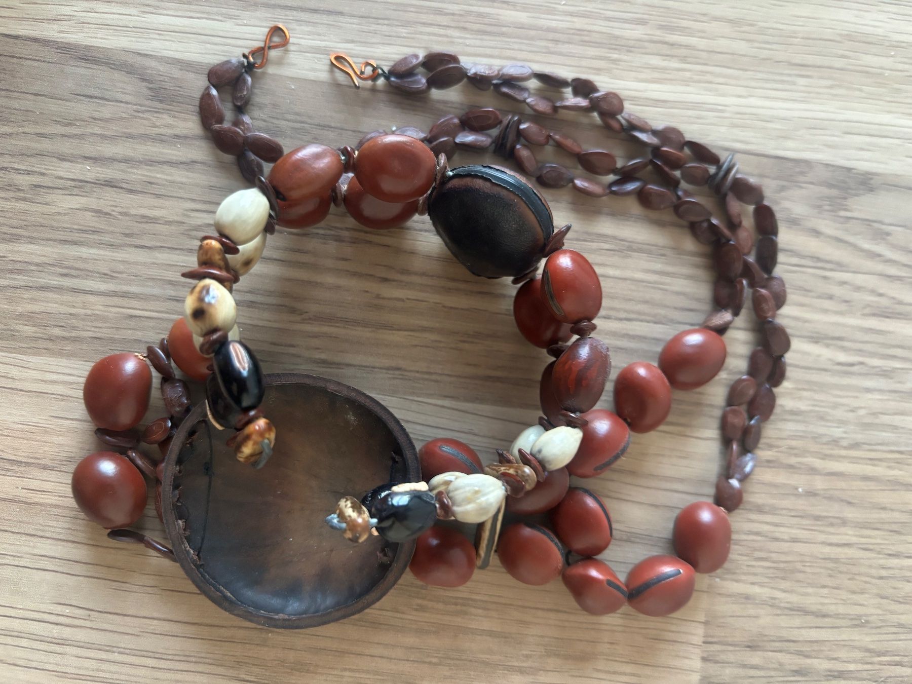 Altri gioielli: Hand made Set from Cuba_natural nuts and beads – Nuovo (secondo la descrizione) da St-George venduto da elena27 2