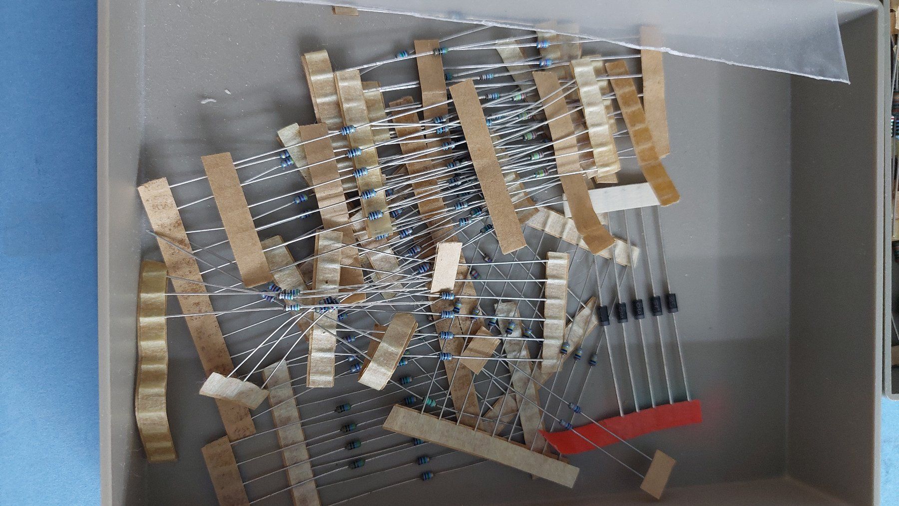 Elektronikbauteile: Sortiment Widerstände – Gebraucht aus Bülach von blksize 2