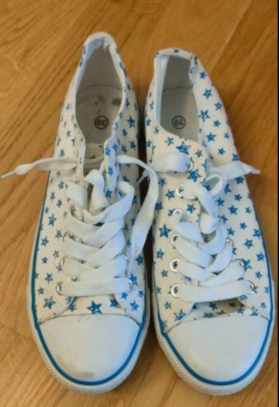 Scarpe da donna: Frauen Sneakers Grösse 39 – Usato da Muri AG venduto da Mupuputs