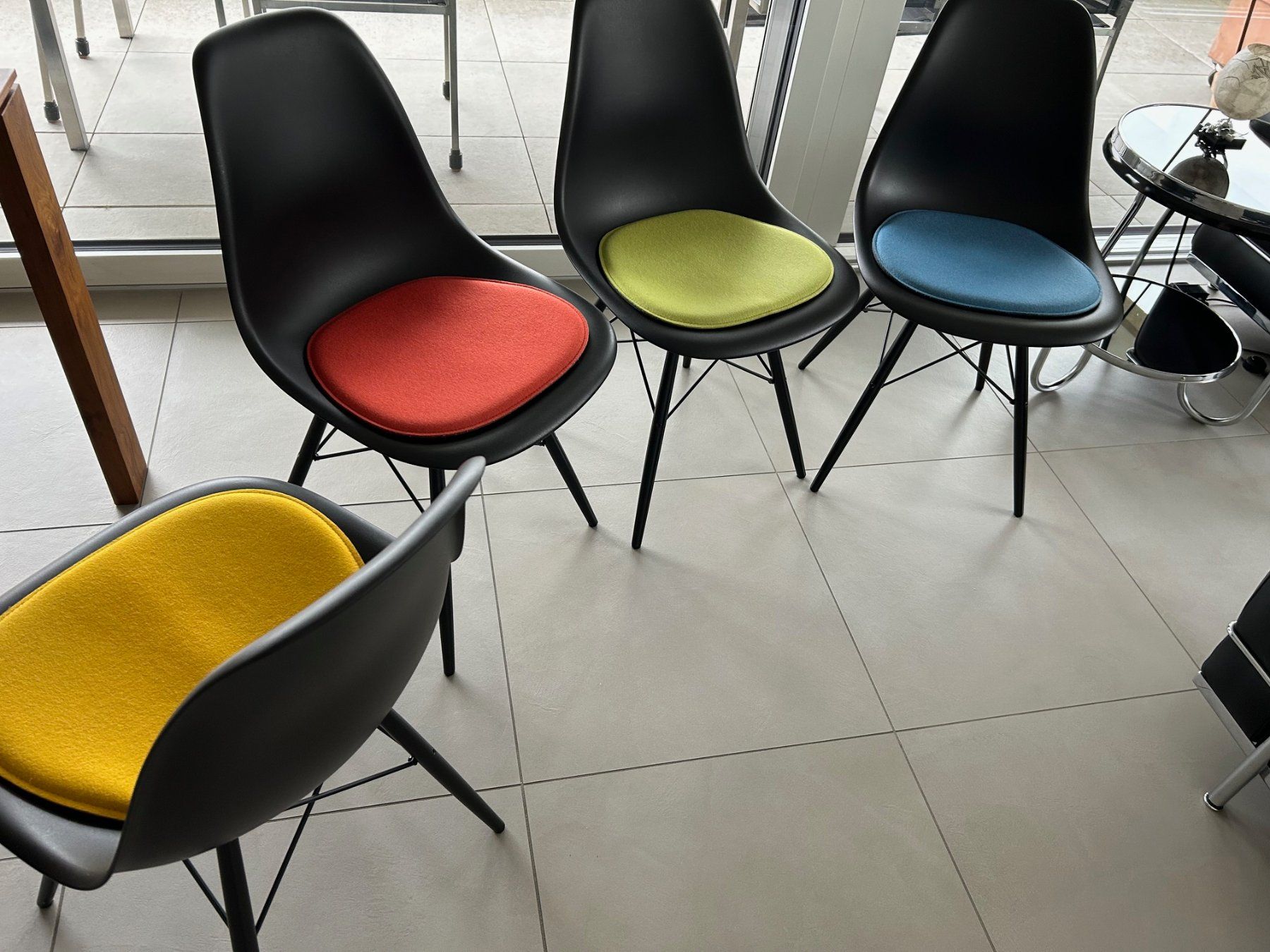 Vitra Sedie: Eames Plastic Side Chair DSW von Vitra – Usato da Pfaffhausen venduto da truempi 2