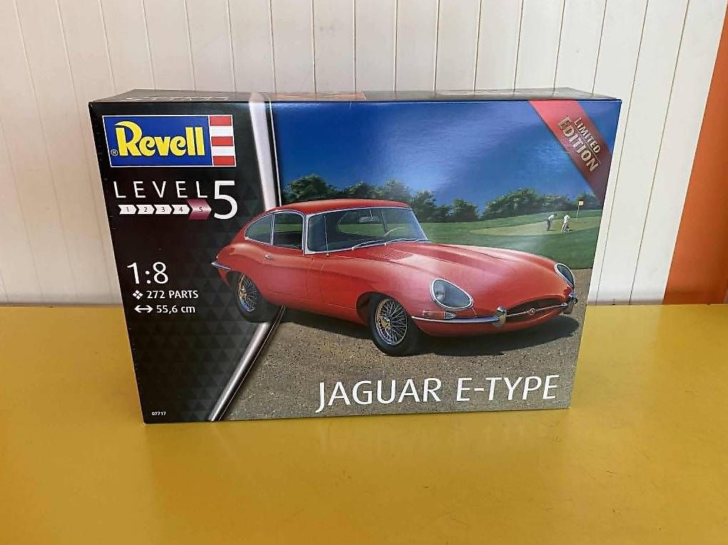 Revell Kit di modellismo & Modellini statici: Revell 1/8 Jaguar E-type – Nuovo e nell'imballaggio originale da Moutier venduto da GINGUM
