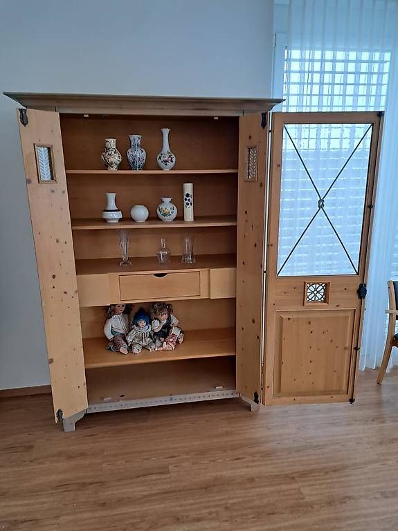 Schränke: Schrank Gothik – Gebraucht aus Altstätten SG von GartenVIVA 2