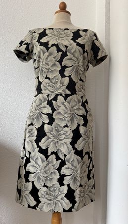Robe Zenggi Amsterdam, motif floral noir écru, taille 1