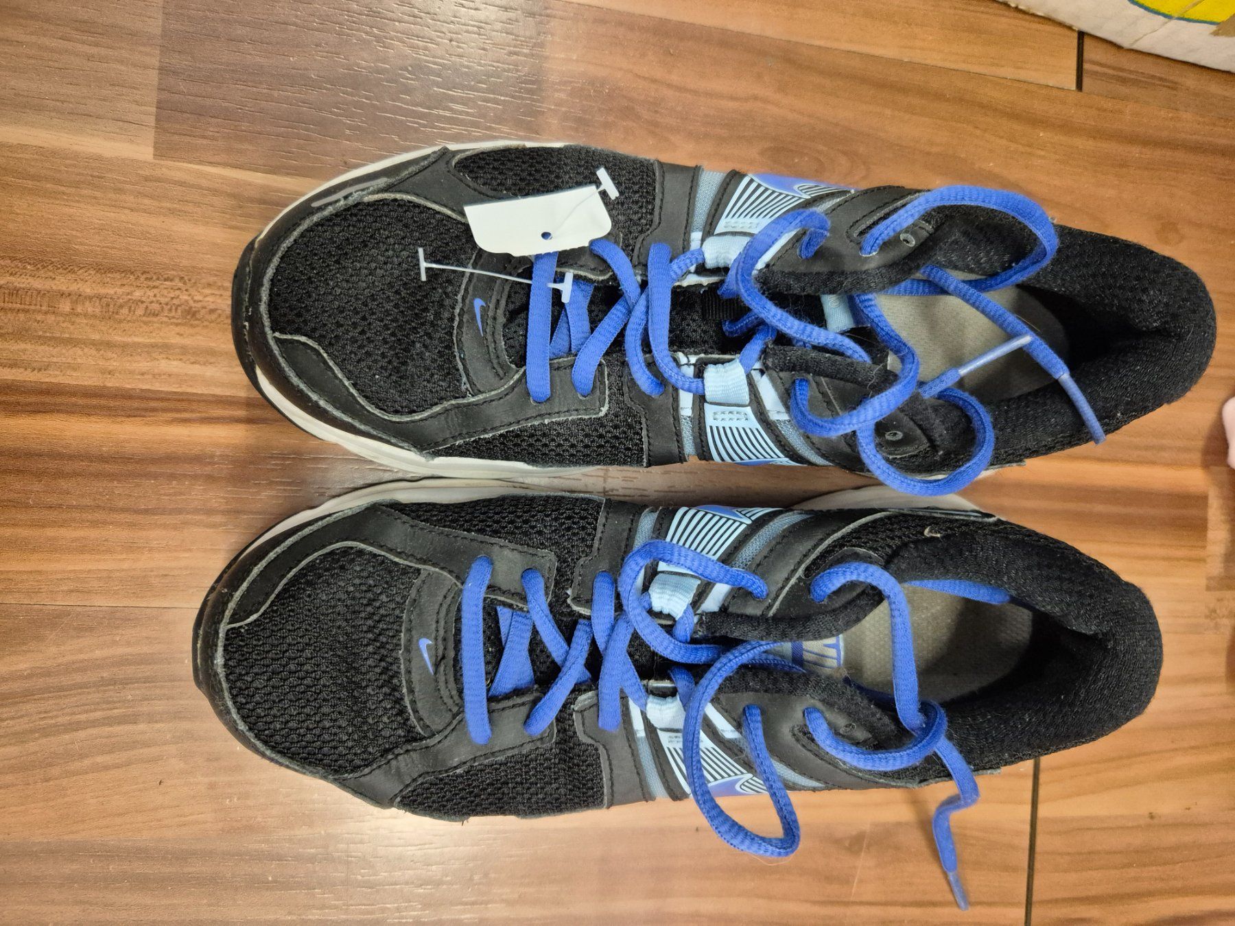 Nike Scarpe da donna: Nike Laufschuhe, Grösse 37;5 k3 – Usato da Schwarzenburg venduto da flamingo1970