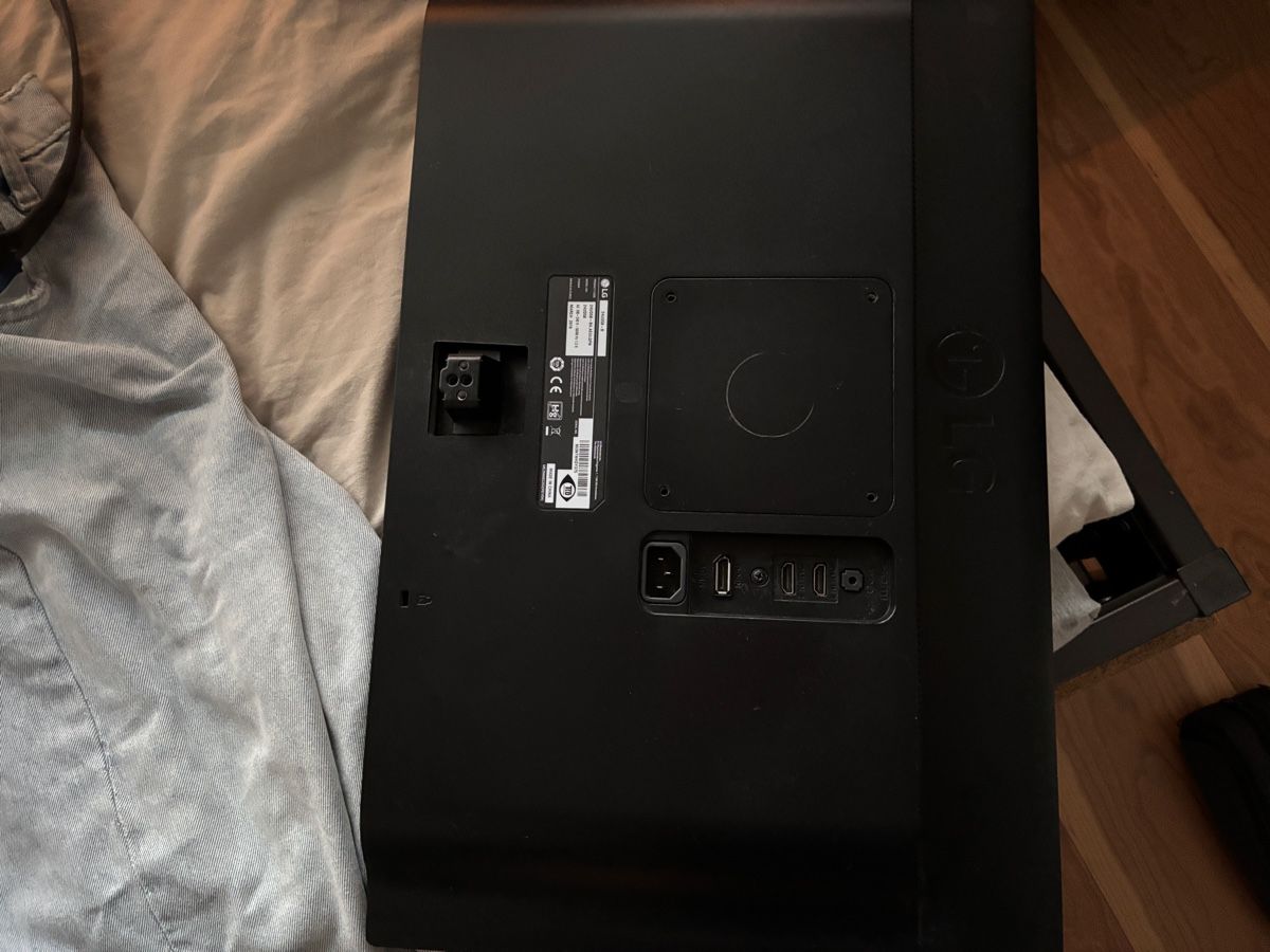 LG Monitor: LG Monitor  – Usato da Sirnach venduto da Fynpal 1