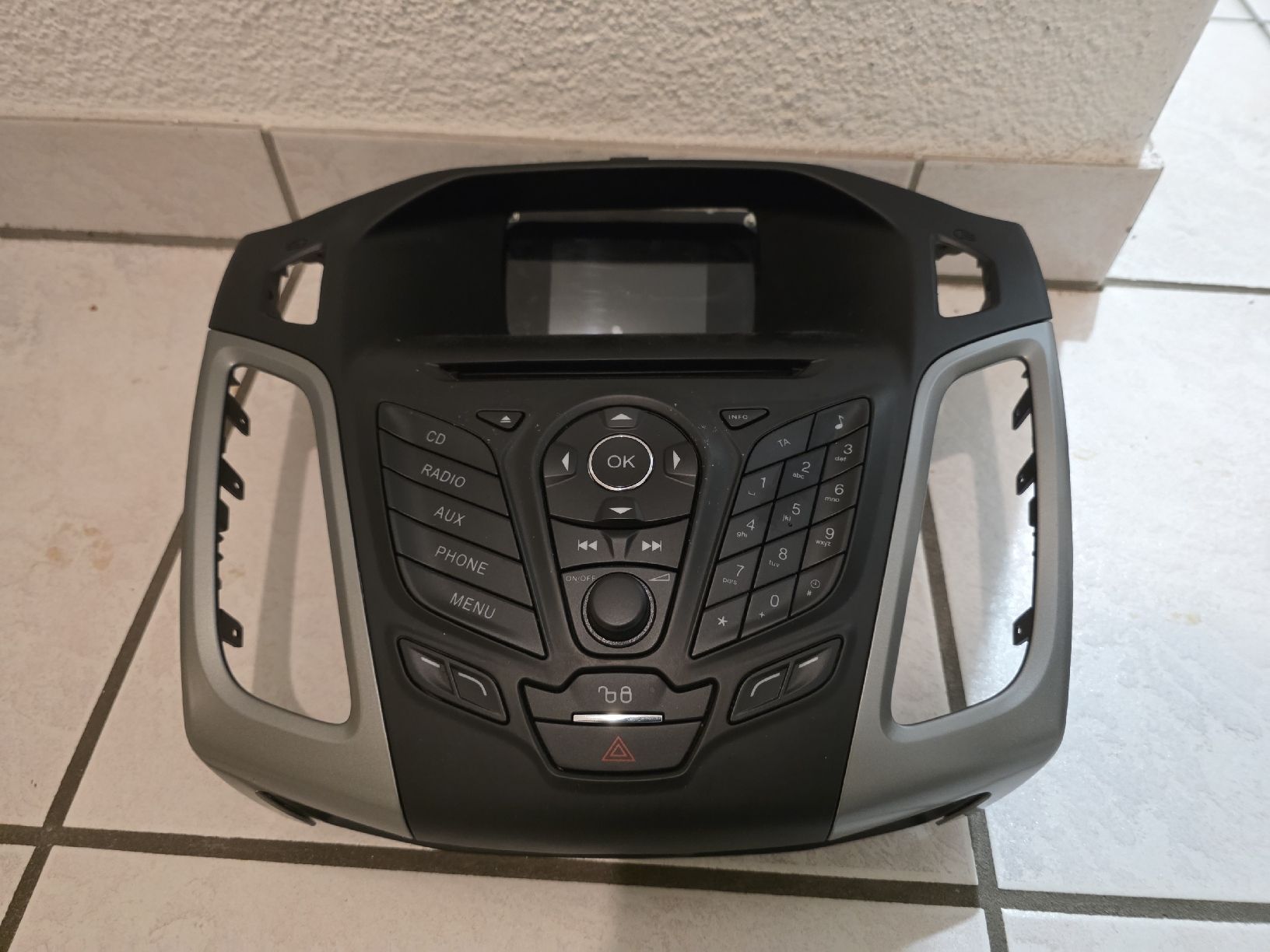 Ford Tutti pezzi di ricambio auto: Ford Focus Autoradio – Usato da Eschen venduto da XakuroX