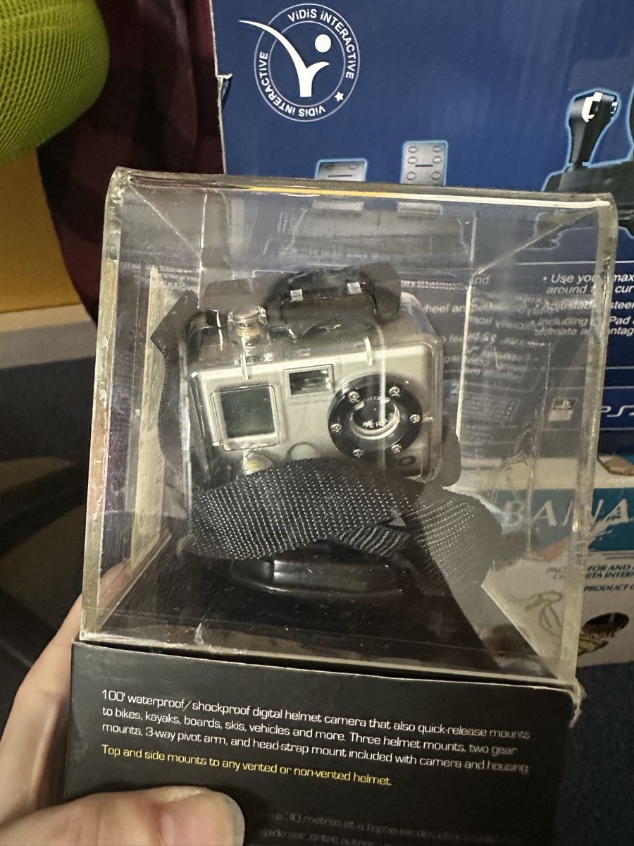 Gopro Action Cam: GoPro Helmet HERO Quick-Release Video Camera – Difettoso da Berg SG venduto da tob_5gnj 2