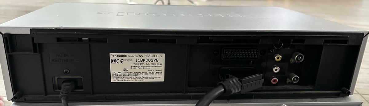 Panasonic Registratori: Panasonic NV-HS820 VHS Rekorder – Usato da Niederhasli venduto da Goldfinge0 1